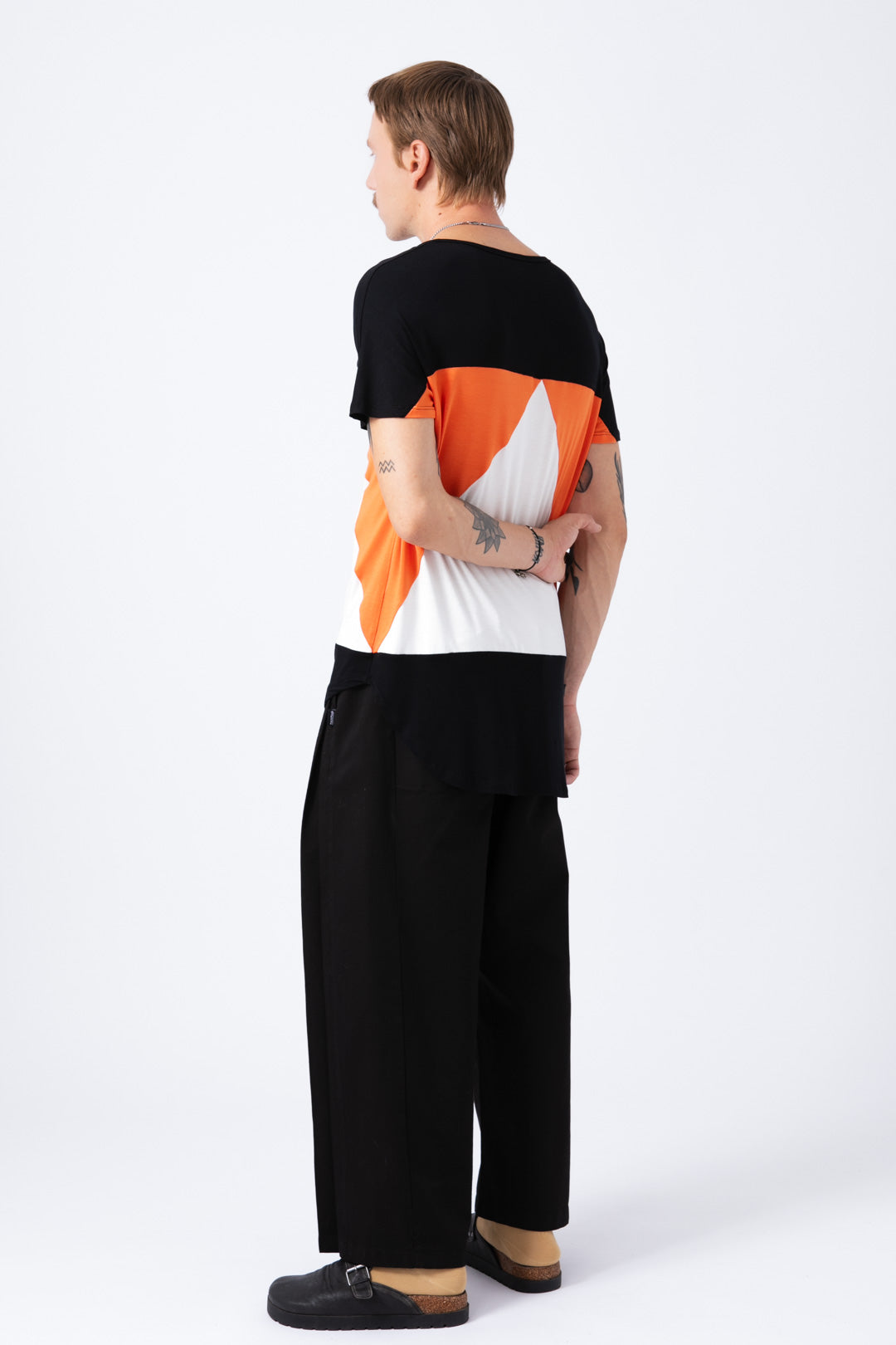Camiseta Aequilaterus negro - naranja