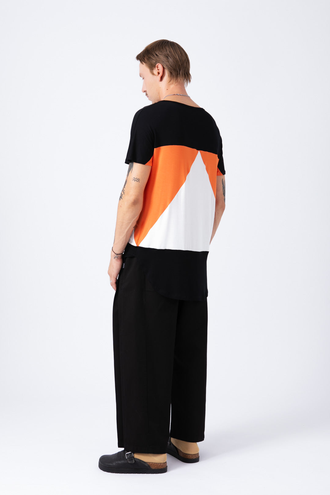 Camiseta Aequilaterus negro - naranja