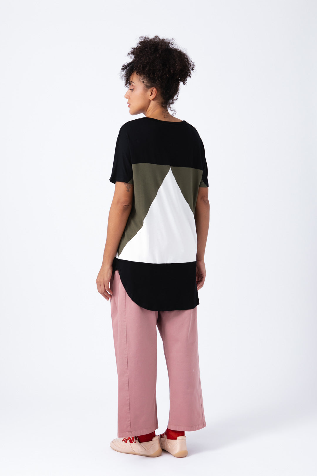 Camiseta Aequilaterus negro - verde