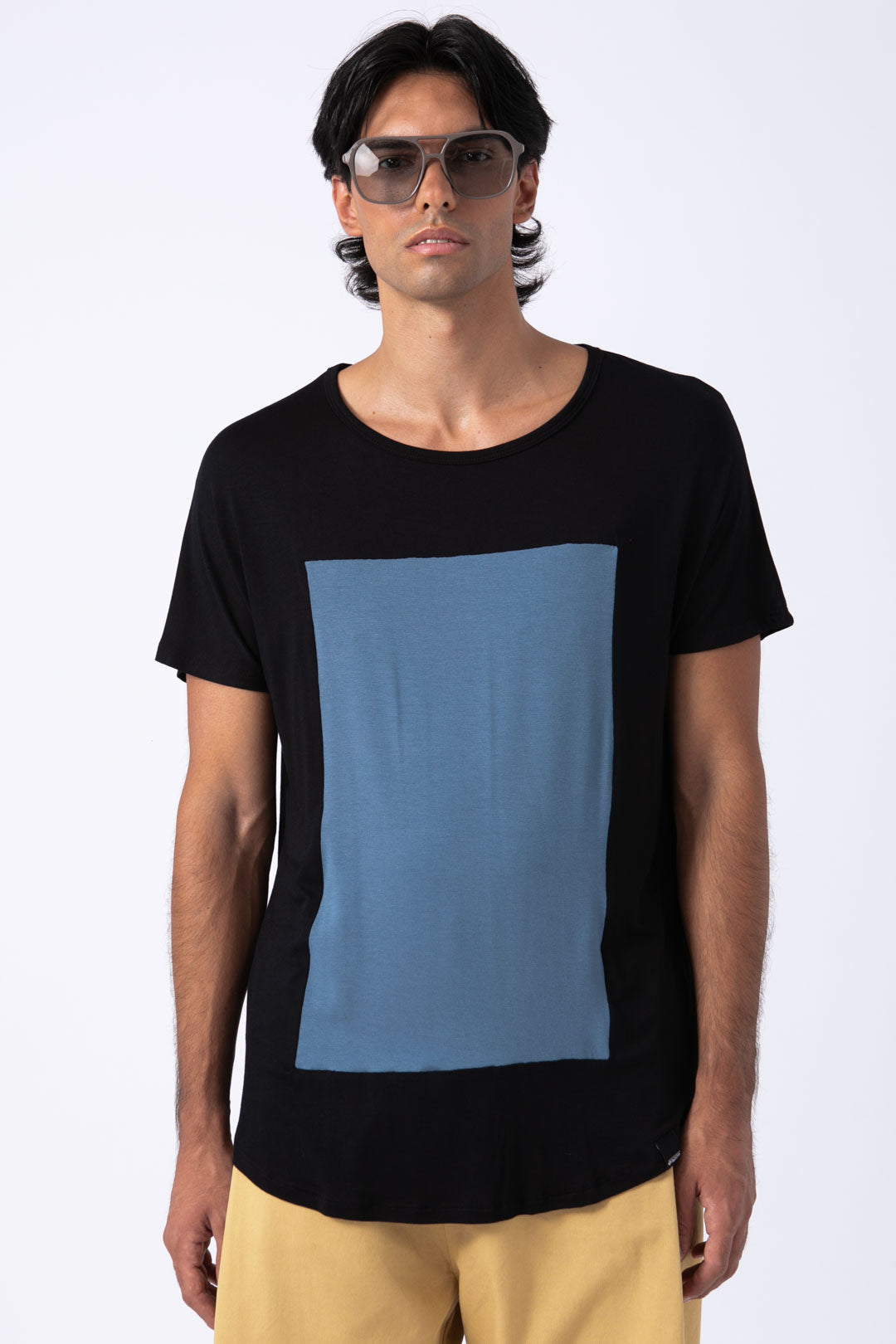 Camiseta Quadrilateral negra - azul