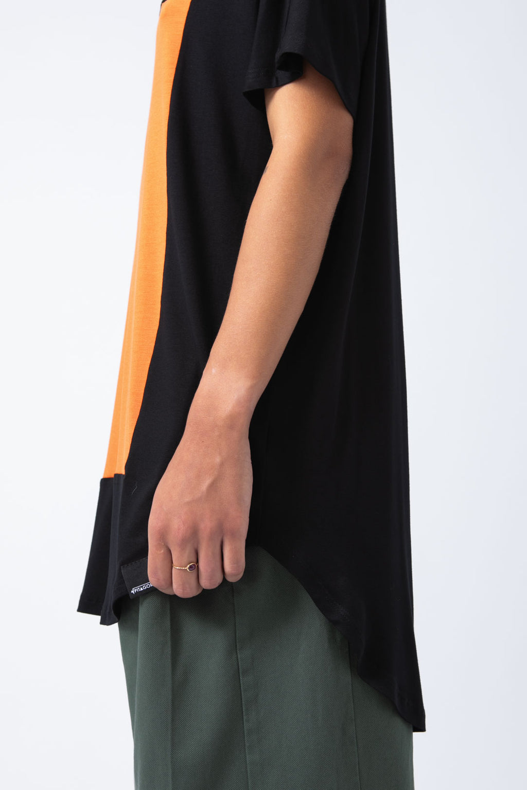 Camiseta Quadrilateral negra - naranja