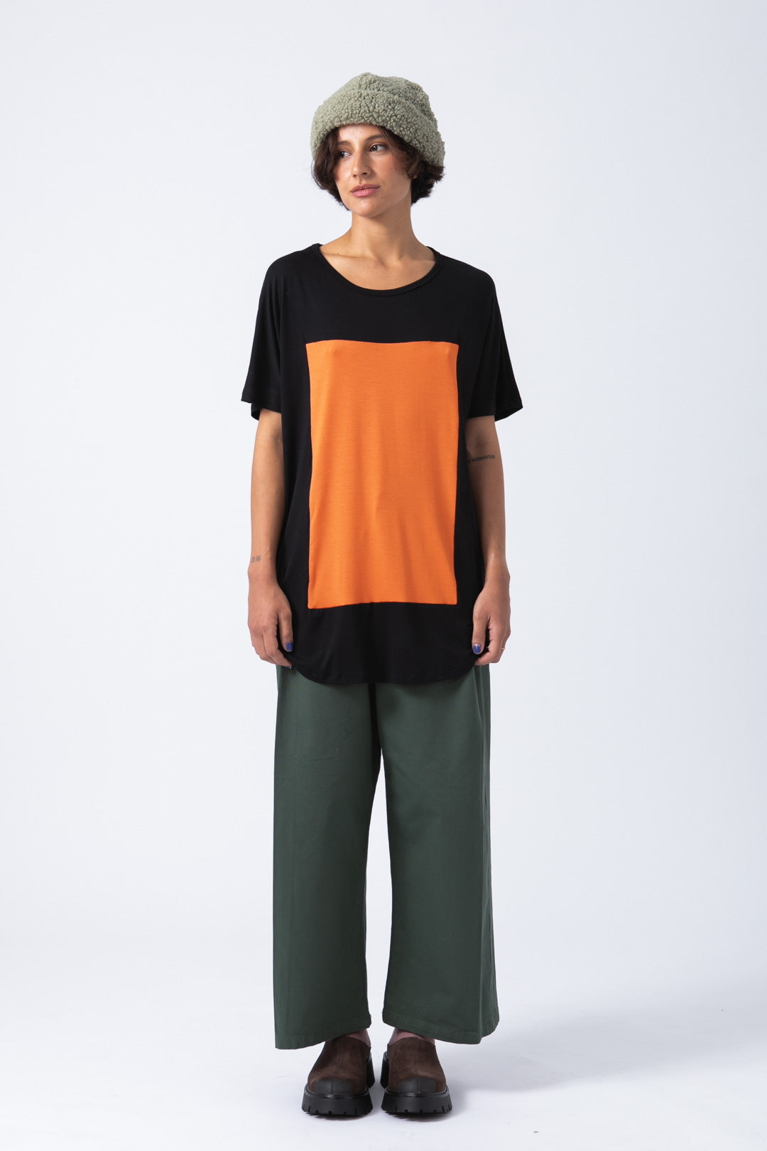 Camiseta Quadrilateral negra - naranja