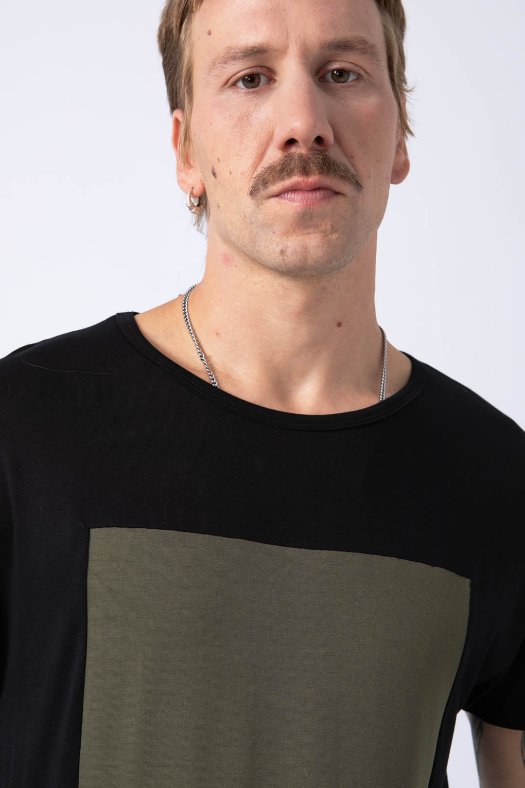 Camiseta Quadrilateral negra - verde