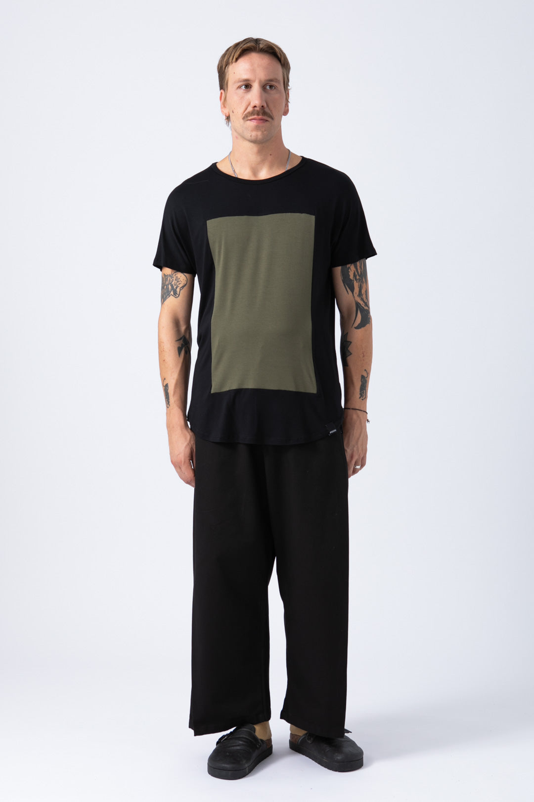 Camiseta Quadrilateral negra - verde
