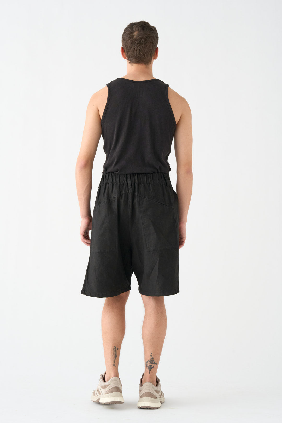 Black wide-leg Bermuda shorts