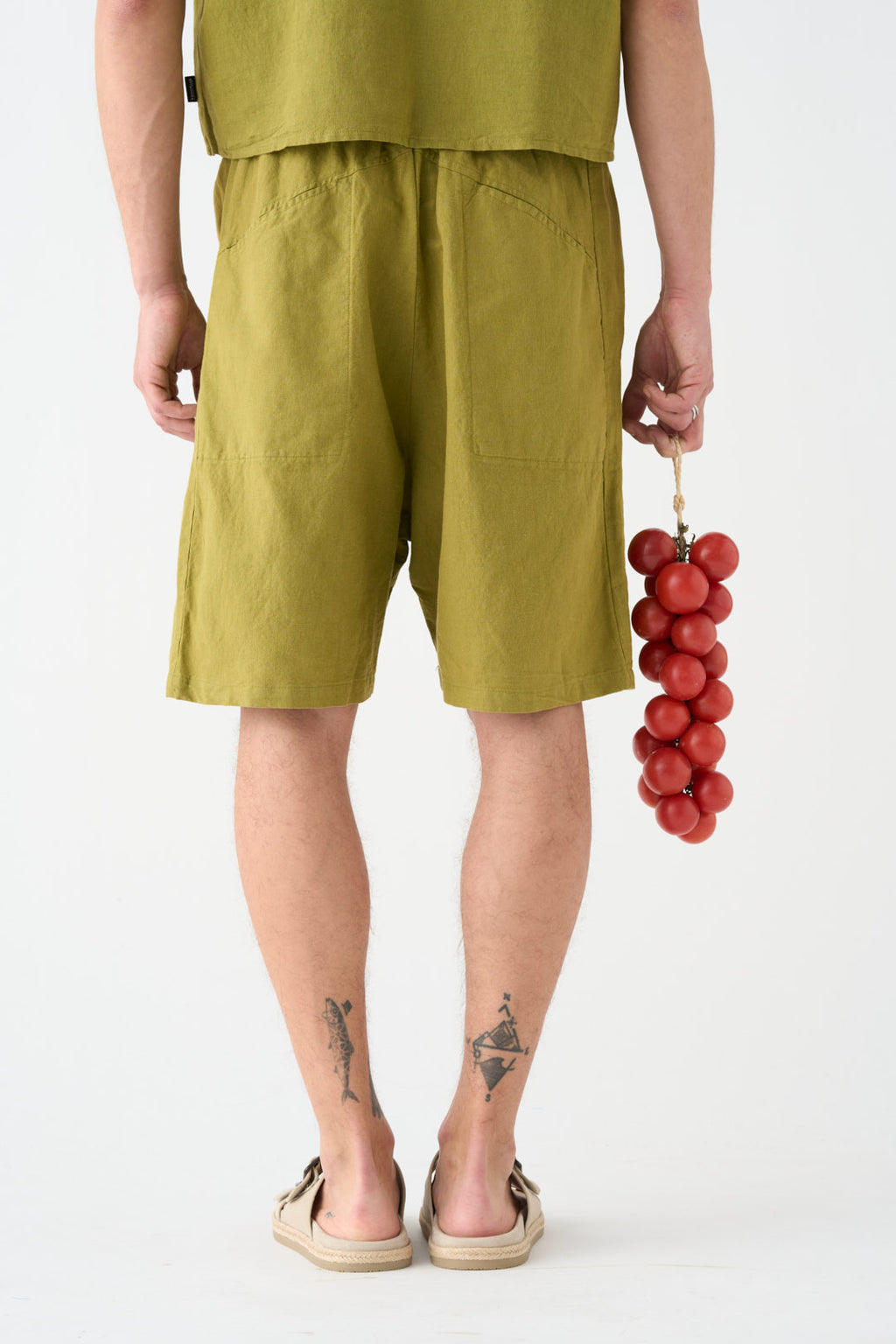 Pistachio-colored wide Bermuda shorts